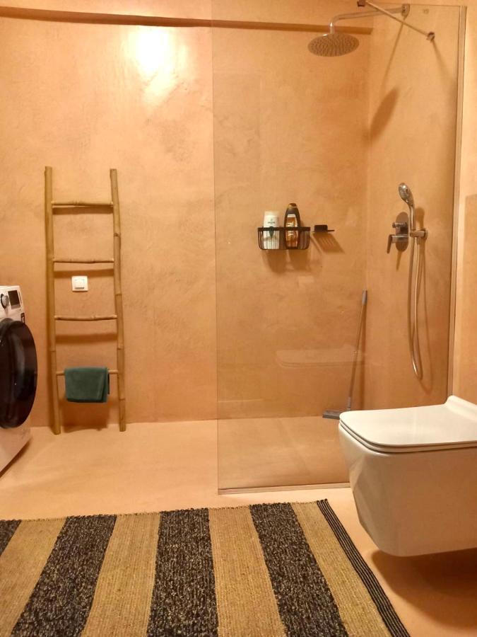 Specious Flat In Thessaloniki Exterior photo